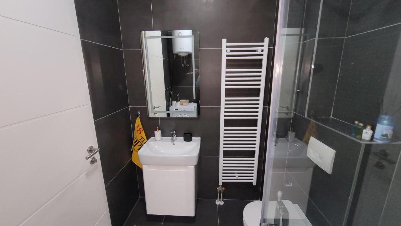 Studio Apartment Lora Lux Sarajevo Exterior photo